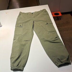 Zara size 6 cargo pant worn once run small.